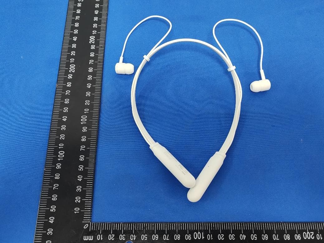 Wireless Earphones with Neckband - FCC ID 2BFXU-LEB42 - Dongguan Yinqu Technology Co.,Ltd