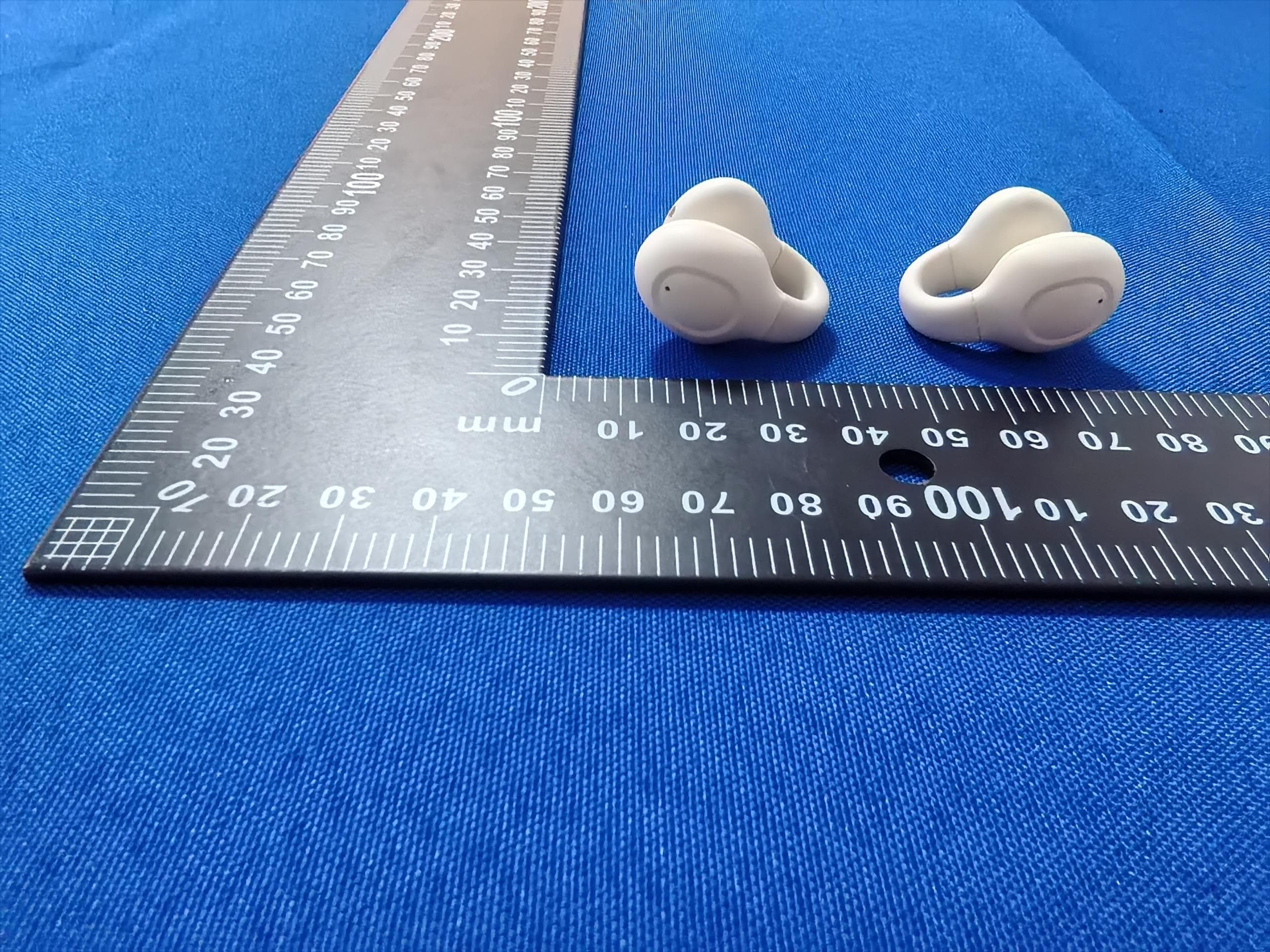 True Wireless Open Earbuds - FCC ID 2BFXU-TWS266 - Dongguan Yinqu Technology Co.,Ltd (4)