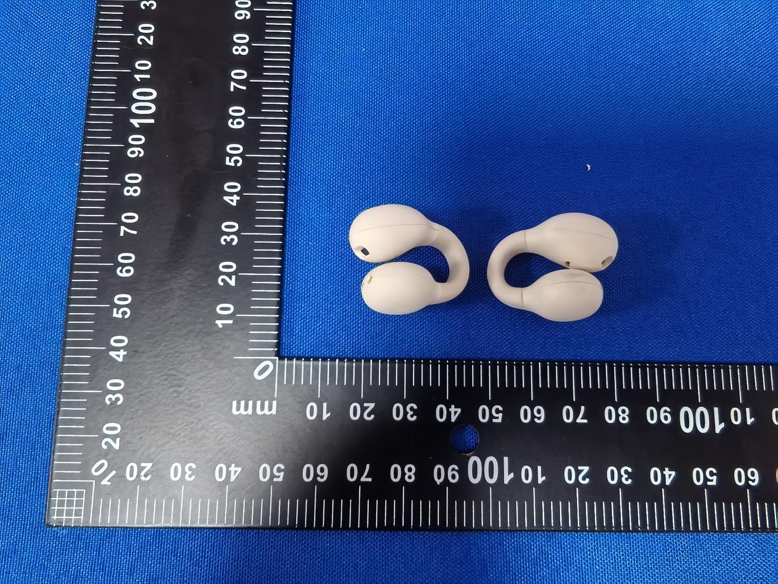 True Wireless Open Earbuds - FCC ID 2BFXU-TWS266 - Dongguan Yinqu Technology Co.,Ltd (5)