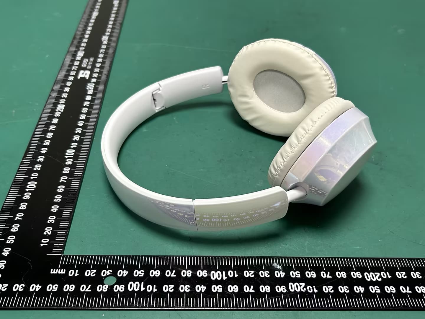WIRELESS HEADPHONES - FCC ID 2BFYM-LHB121 - JINGSHAN  JINGYANG ELECTRONICS CO., LTD (3)