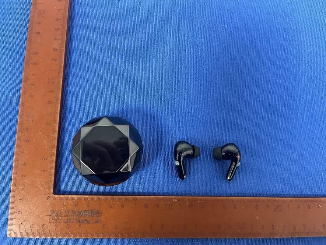 bluetooth headset - FCC ID 2BFZD-A15PRO - Shenzhen Chaoyasi Electronics Co., Ltd. (5)