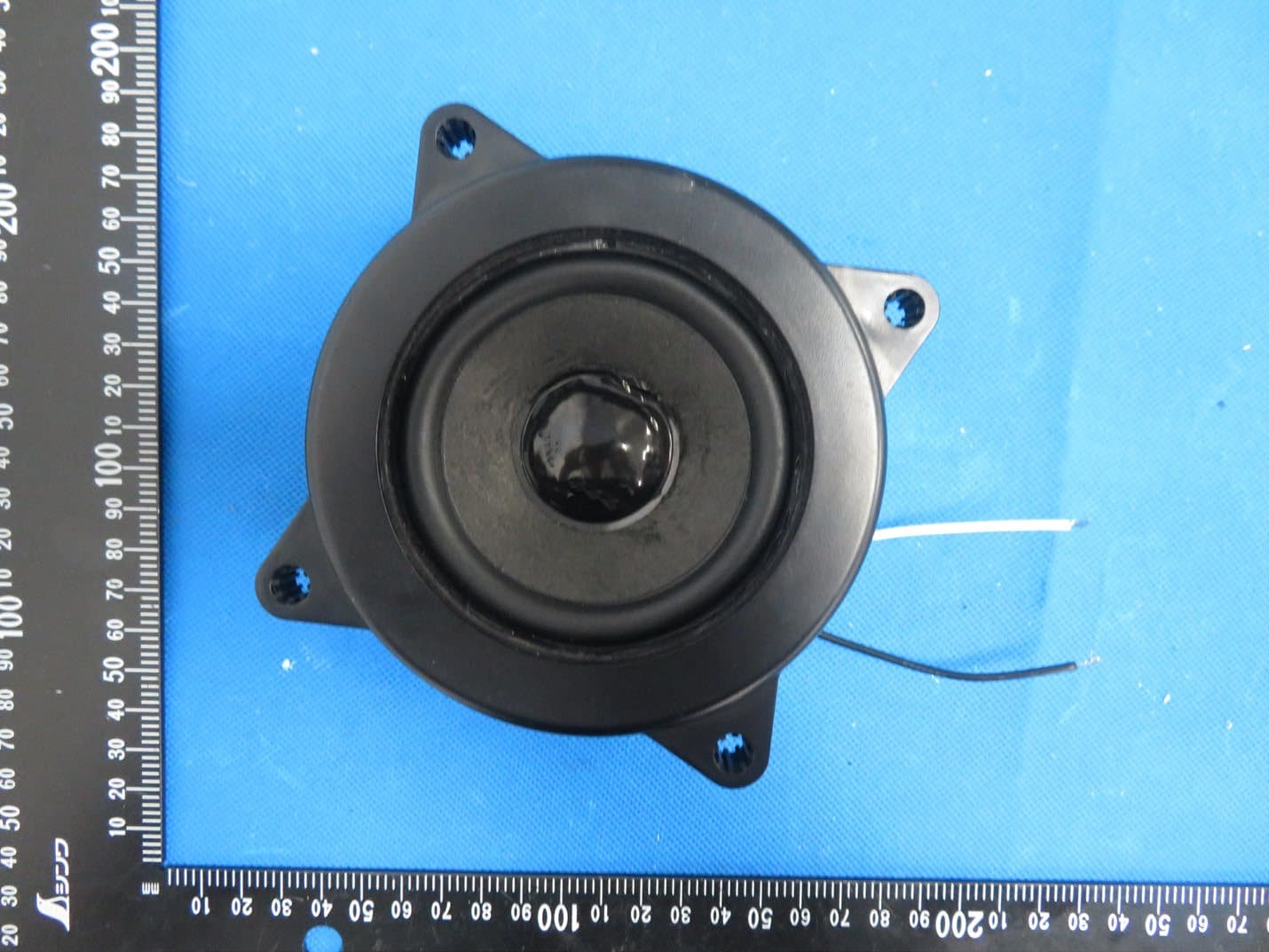 Bluetooth speaker - FCC ID 2BFZX-SKU01 - Yu Yuan Limited (4)