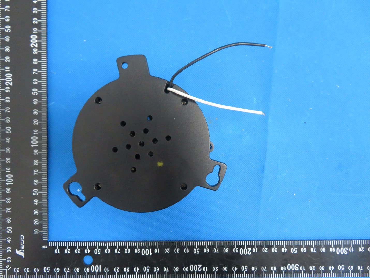 Bluetooth speaker - FCC ID 2BFZX-SKU01 - Yu Yuan Limited (3)