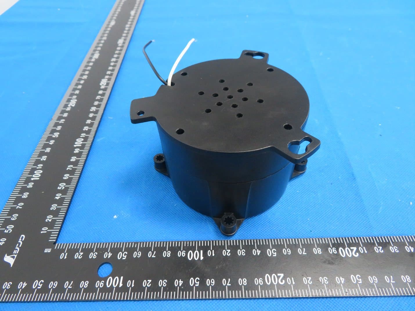 Bluetooth speaker - FCC ID 2BFZX-SKU01 - Yu Yuan Limited (5)