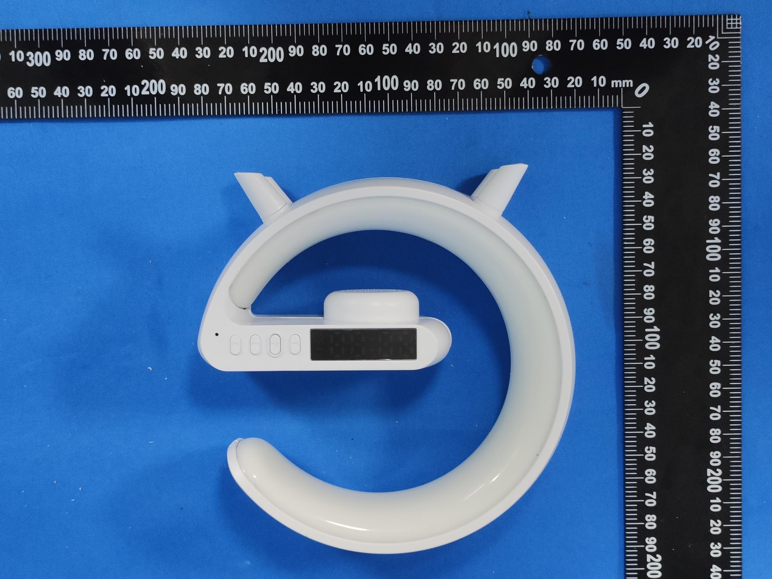 Led Wireless charging speaker - FCC ID 2BG2U-G3MINI - Huizhou Yixin home furnishing Co., LTD (4)