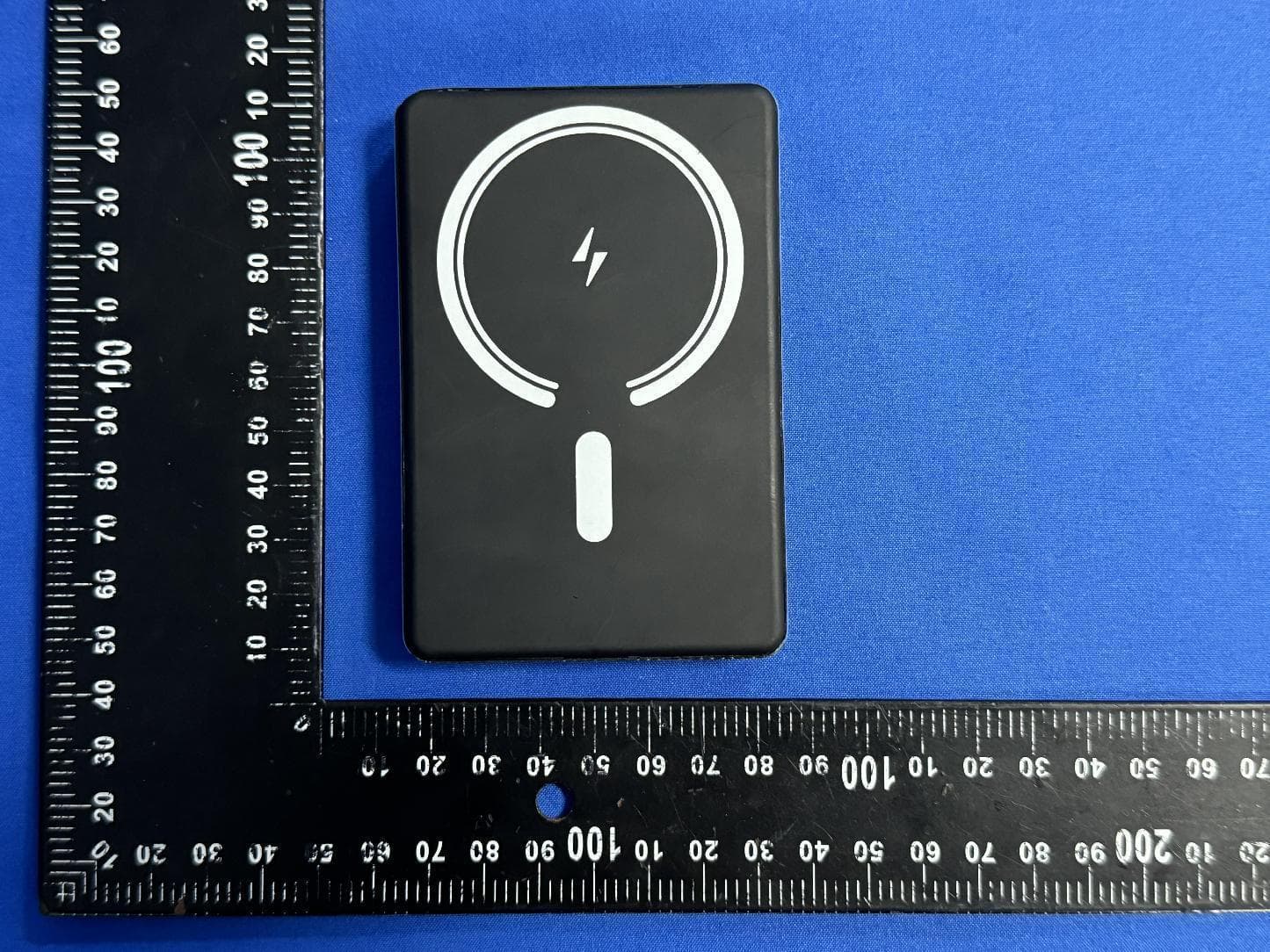 Magnetic Wireless Power Bank - FCC ID 2BG4L-KR-W0021 - SHENZHENSHI SHANCHENG TECHNOLOGY CO., LTD. (5)