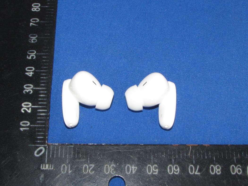 Bluetooth headset - FCC ID 2BG7O-S90 - Shenzhen is Sansheng intelligent Electronics Co., LTD (2)