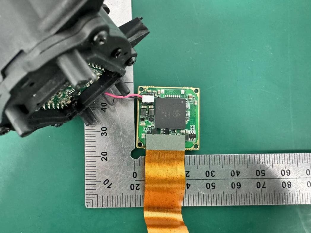 DARK30 PTZ 640 Camera - FCC ID 2BGAS-DT27000 - Sellmark Corporation (3)