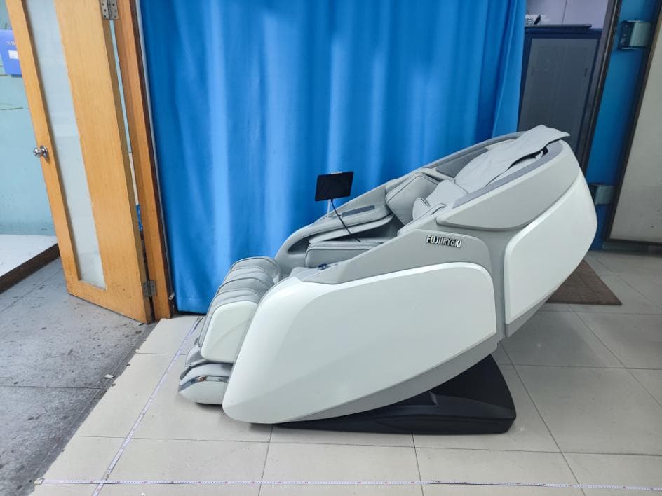 Massage Chair - FCC ID 2BGGE-MR8000 - FUJI MEDICAL INSTRUMENTS MFG.CO.,LTD. (3)