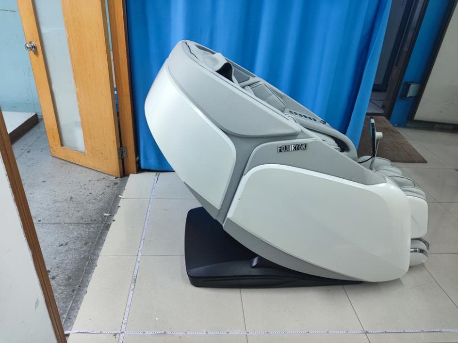 Massage Chair - FCC ID 2BGGE-MR8000 - FUJI MEDICAL INSTRUMENTS MFG.CO.,LTD. (5)