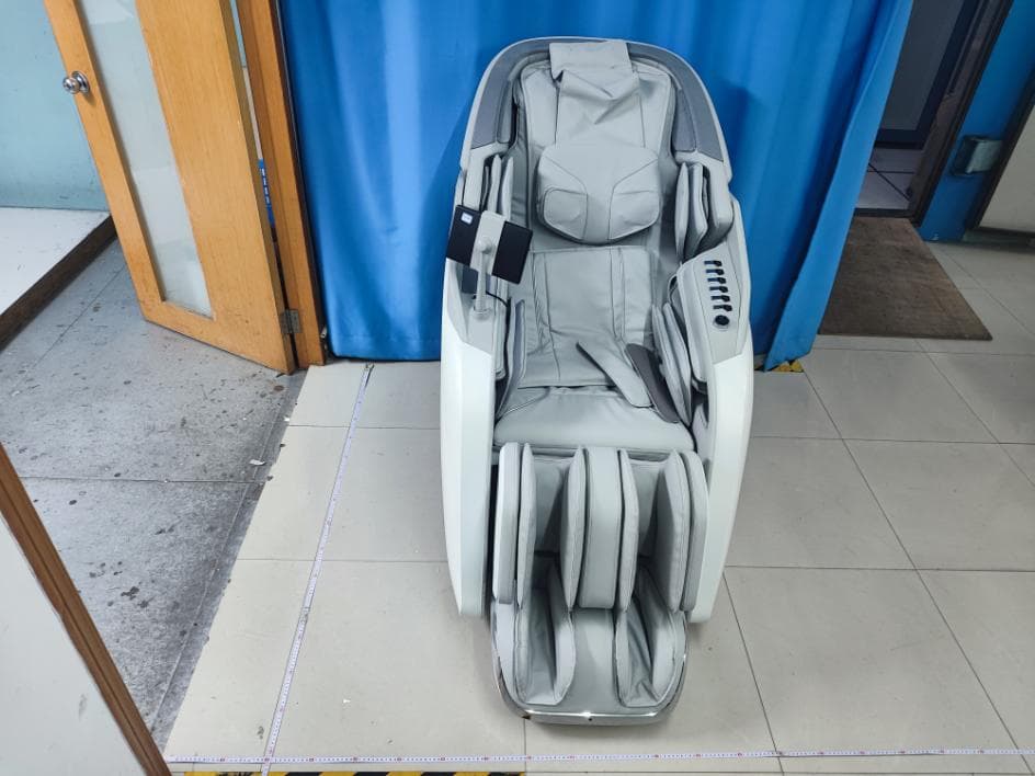 Massage Chair - FCC ID 2BGGE-MR8000 - FUJI MEDICAL INSTRUMENTS MFG.CO.,LTD.