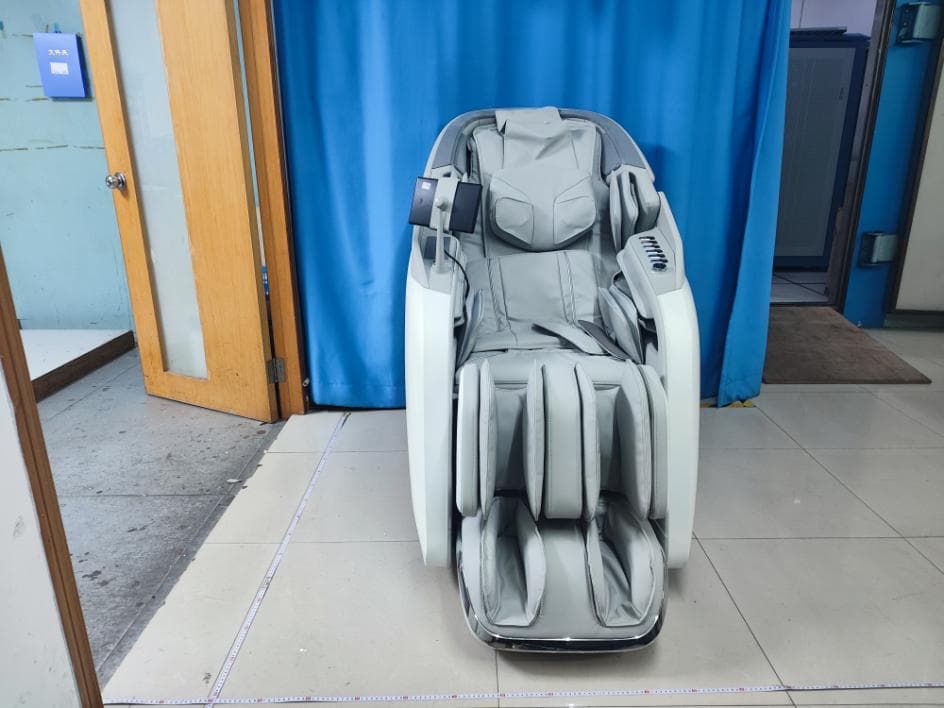 Massage Chair - FCC ID 2BGGE-MR8000 - FUJI MEDICAL INSTRUMENTS MFG.CO.,LTD. (2)