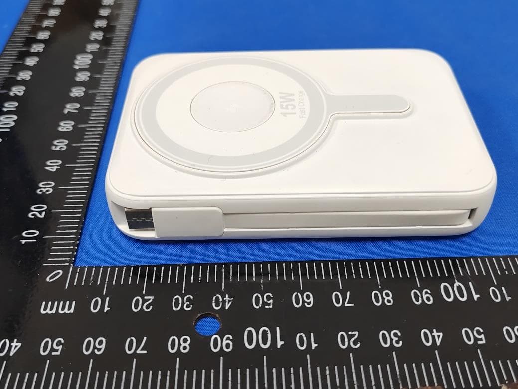3-in-1 wireless power bank - FCC ID 2BGKA-M1 - Qingdao Guanxin Technology Co., Ltd (2)