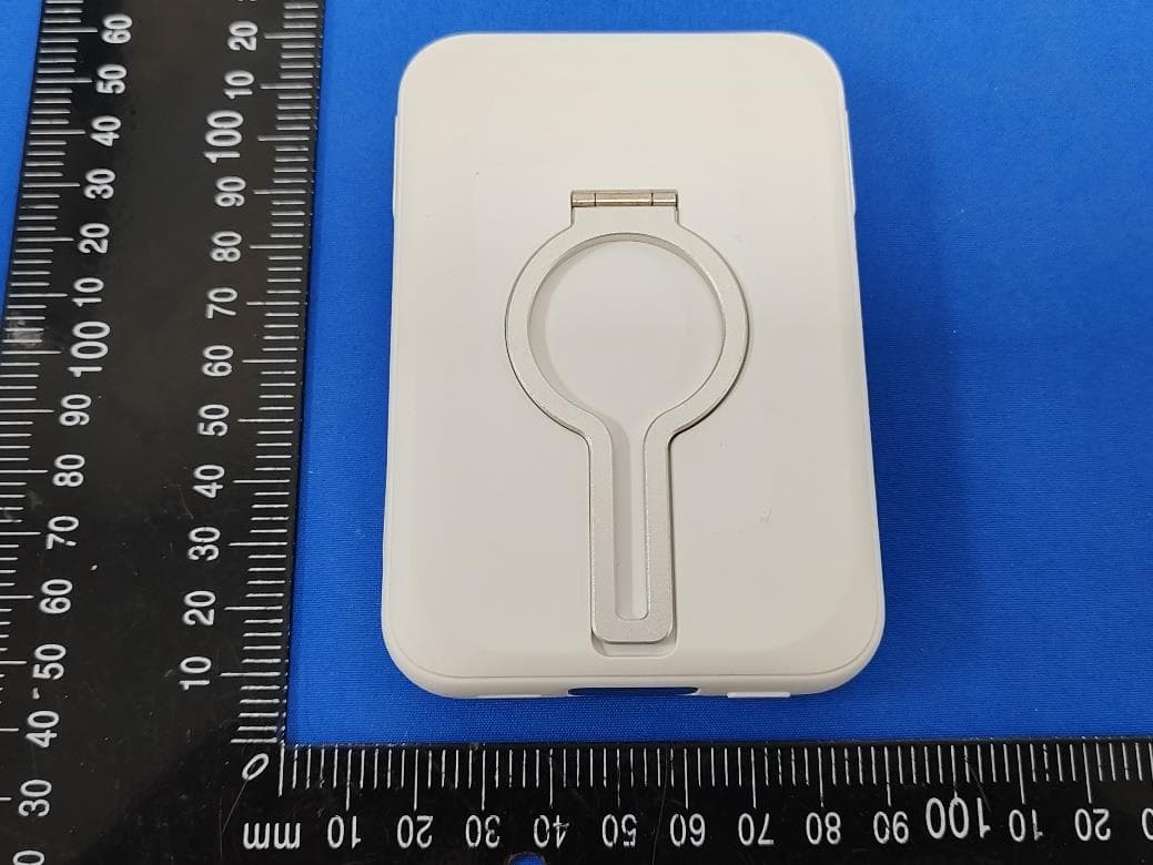 3-in-1 wireless power bank - FCC ID 2BGKA-M1 - Qingdao Guanxin Technology Co., Ltd (3)