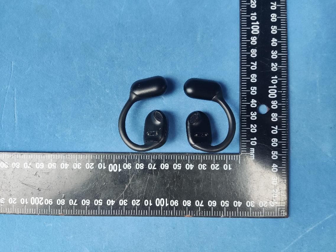 Ear mounted sports earphones - FCC ID 2BGO5-LY7 - Shenzhen Blue Leaf Technology Co.,LTD