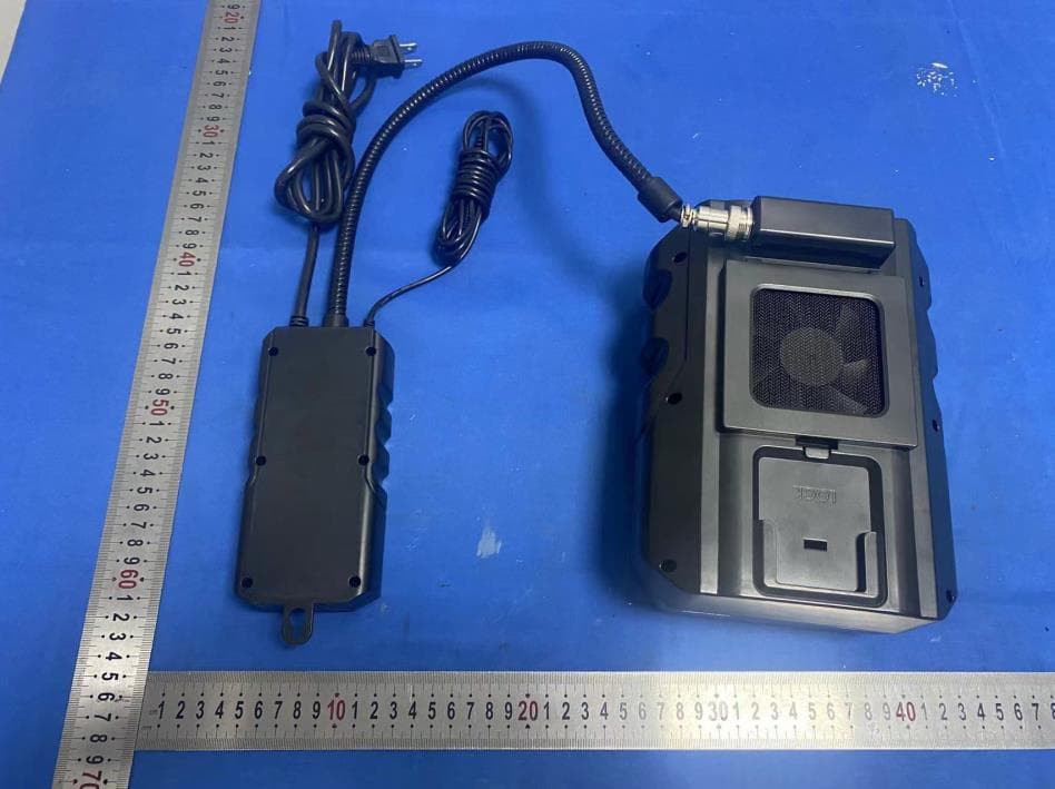 Dog House Heater - FCC ID 2BGTR-SC2401 - Shenzhen Sampet technology Co., LTD (2)