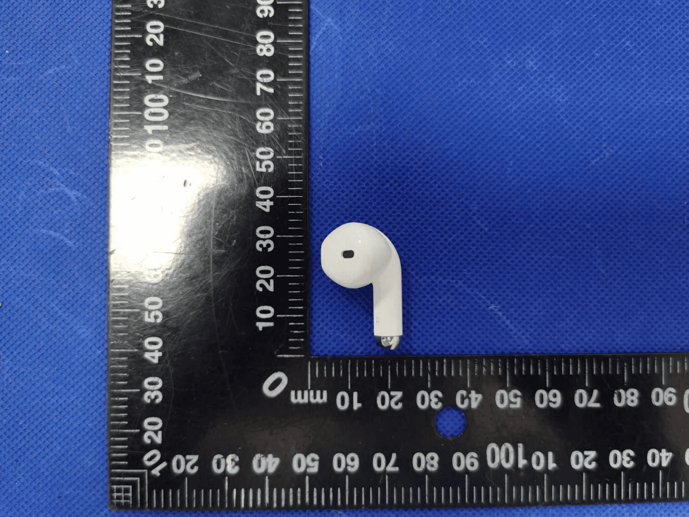 TWS wireless earphone - FCC ID 2BGUU-REP-W81 - SHENZHEN MAXCO TECHNOLOGY CO., LTD (2)