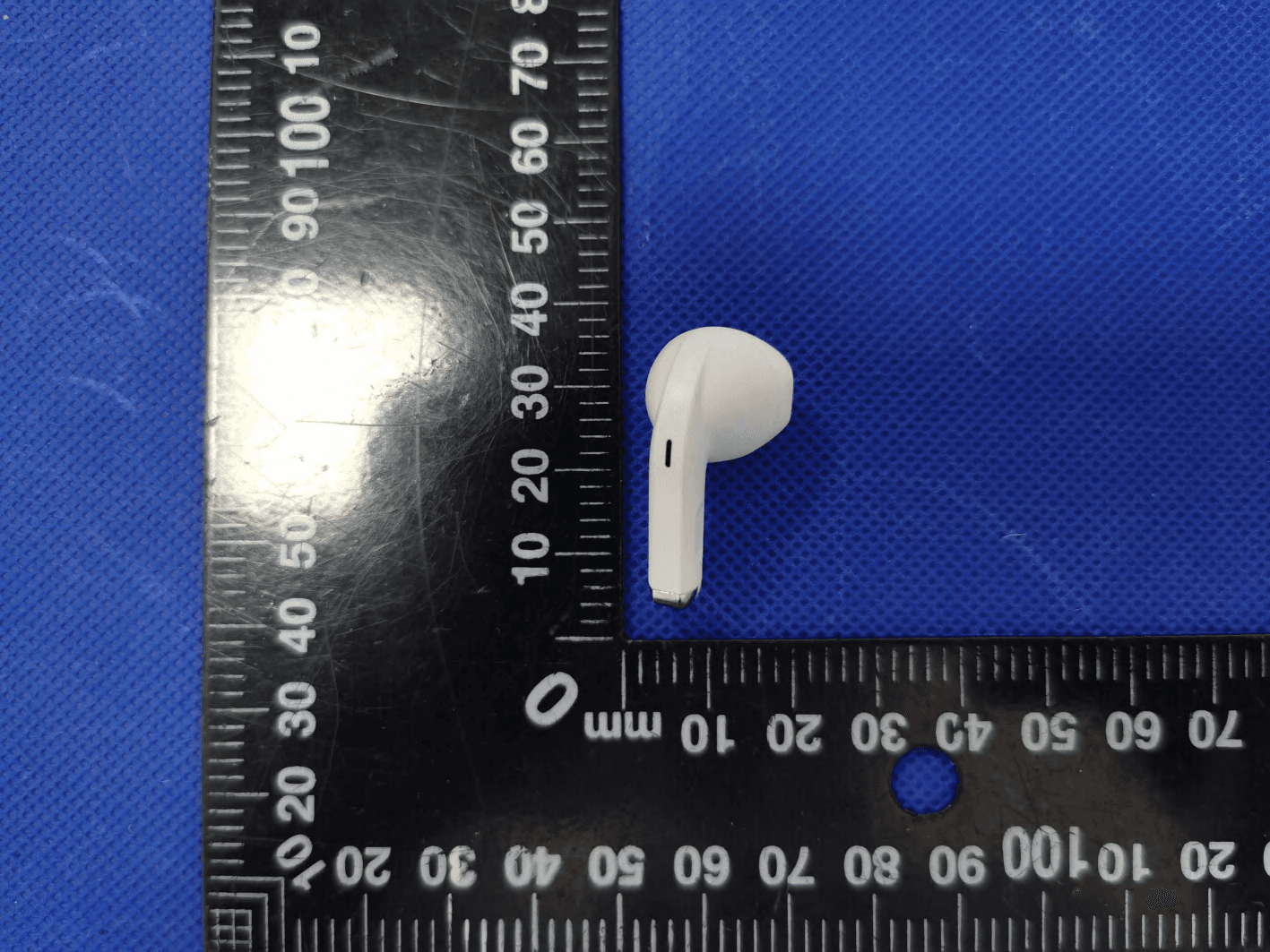 TWS wireless earphone - FCC ID 2BGUU-REP-W81 - SHENZHEN MAXCO TECHNOLOGY CO., LTD (3)