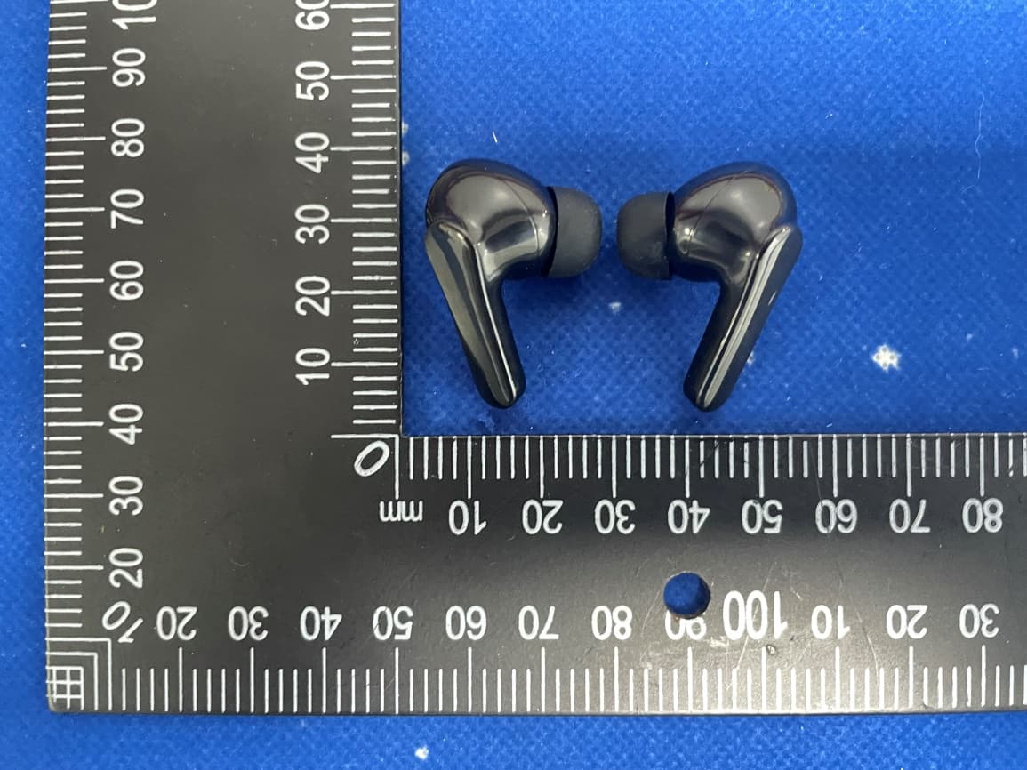 TWS Earphone - FCC ID 2BGX7-S18 - Shenzhen Ivante Technology Co., Ltd (2)