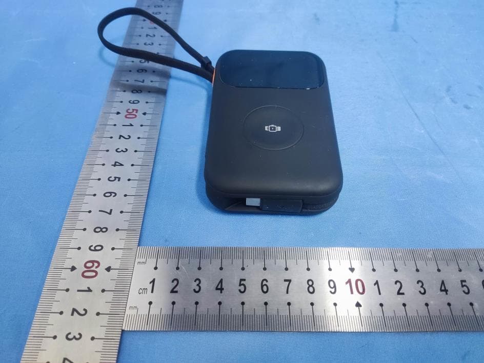 Power Bank mit Kabeln - FCC ID 2BGYR-TQ-PB07A - Shenzhen Toocki Network Technology Co., Ltd. (4)