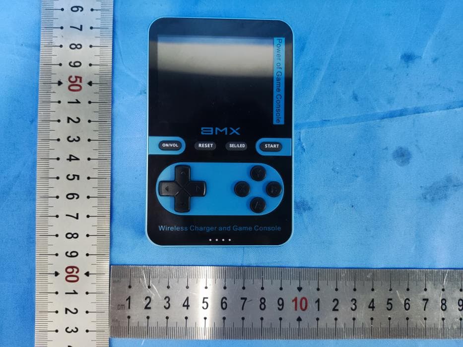 Magnetic wireless charging mobile power game machine - FCC ID 2BH4Z-XH001 - Shenzhen Changxinghui Technology Co.,Ltd (2)