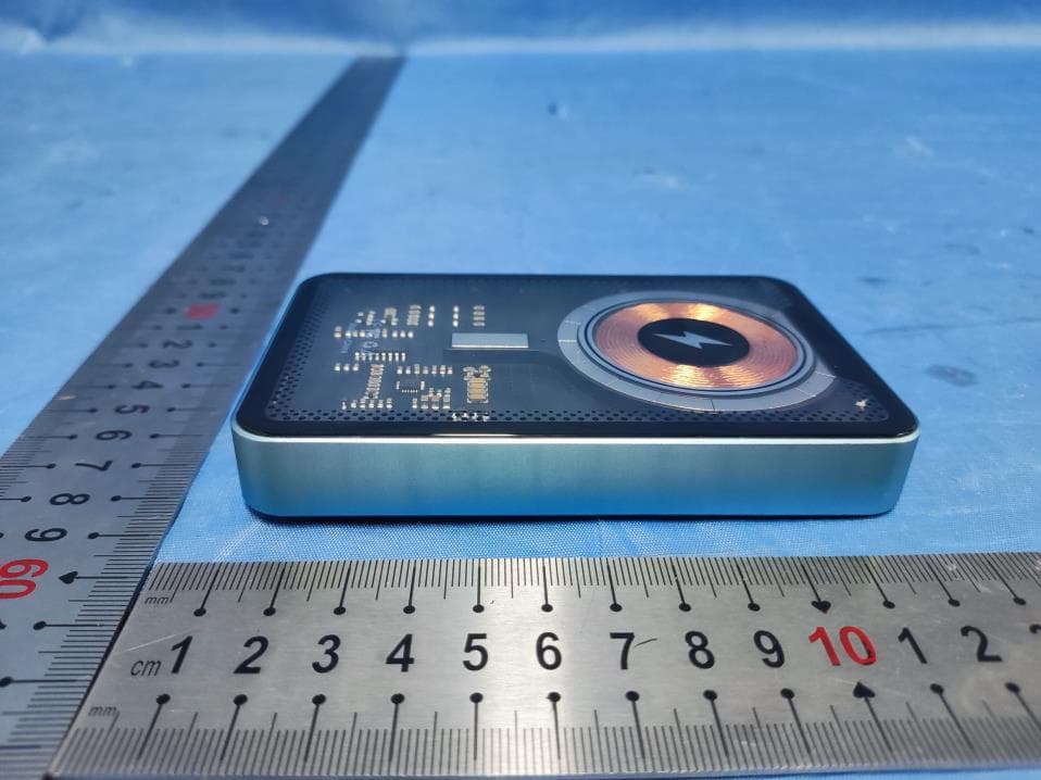 Magnetic wireless charging mobile power game machine - FCC ID 2BH4Z-XH001 - Shenzhen Changxinghui Technology Co.,Ltd (3)