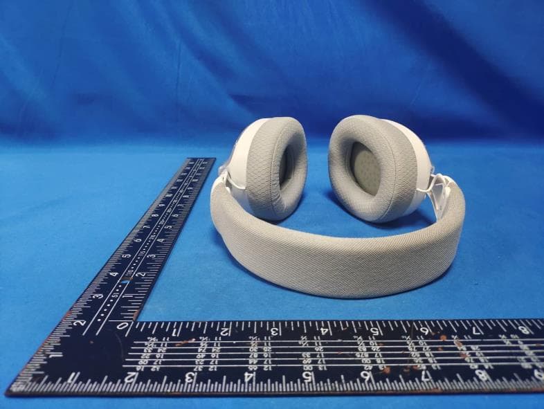 2.4G triple-mode gaming headset - FCC ID 2BH63-L60 - Dongguan De Xinlong electronic Technology Co., LTD (5)