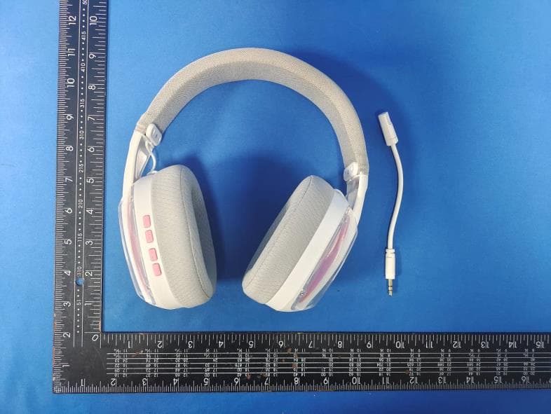 2.4G triple-mode gaming headset - FCC ID 2BH63-L60 - Dongguan De Xinlong electronic Technology Co., LTD (2)