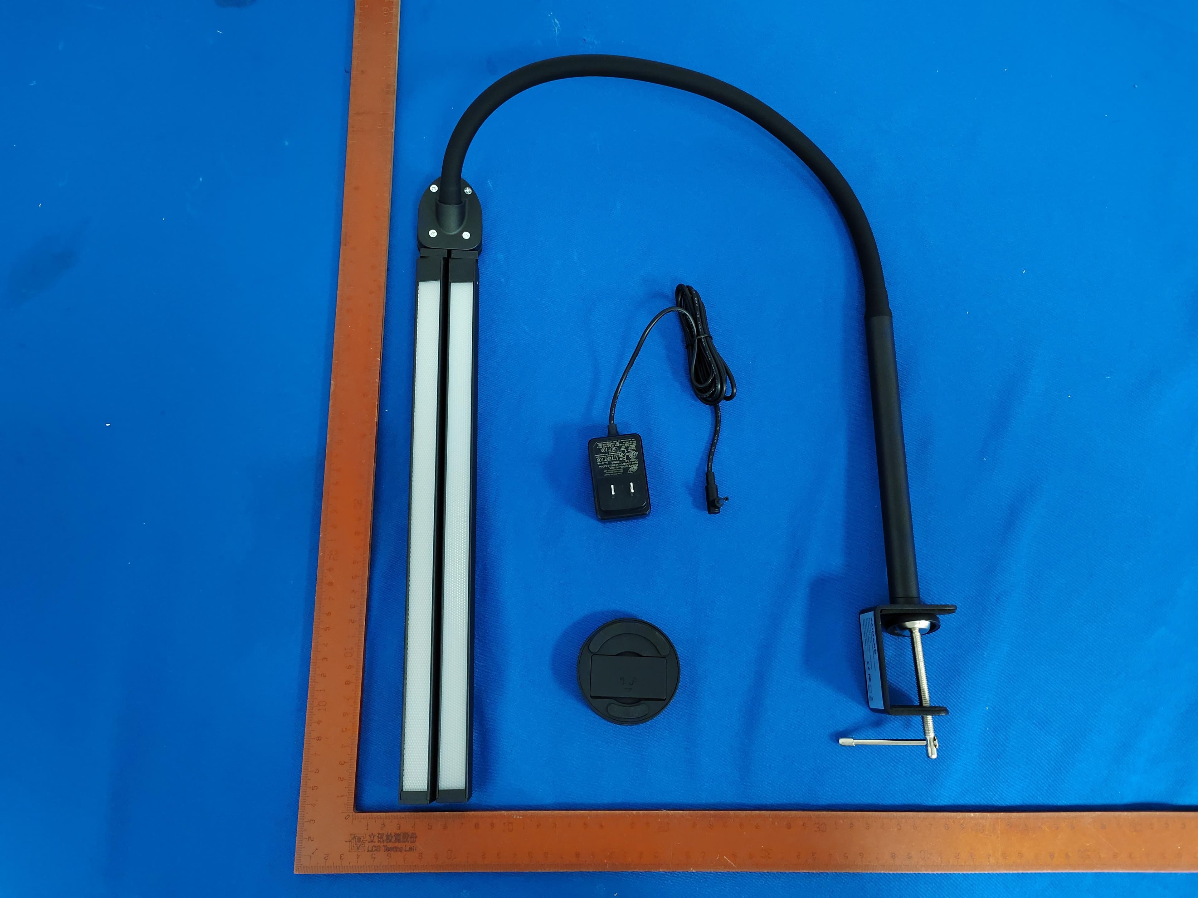 LED desk lamp - FCC ID 2BH67-MT-615 - Shenzhen Yihongdeng Technology Co., Ltd.