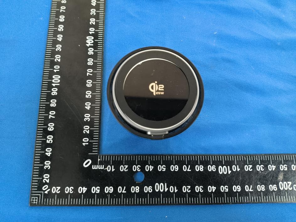 Car wireless charging mount - FCC ID 2BH7V-BK61 - Shenzhen Zhiding Manufacturing Co., Ltd (2)