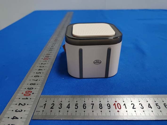Light Up Party In A Box Bluetooth Karaoke Speaker with Wireless Microphone - FCC ID 2BH8Q-LSM6 - Fine Dragon Trading HK Ltd (3)