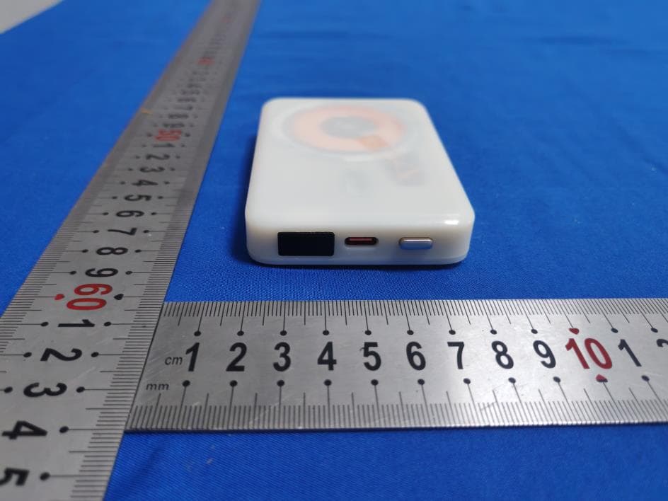MAGNETIC POWER BANK - FCC ID 2BH9Y-M4 - Dongguan ManK Intelligent Technology Co., Ltd. (3)