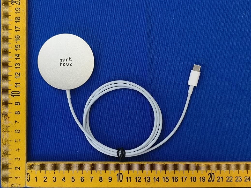 3-in-1 Wireless Charging Station - FCC ID 2BHA2-LEAPM15 - WINSTARS TECHNOLOGY LTD (2)