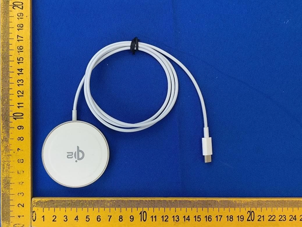 3-in-1 Wireless Charging Station - FCC ID 2BHA2-LEAPM15 - WINSTARS TECHNOLOGY LTD