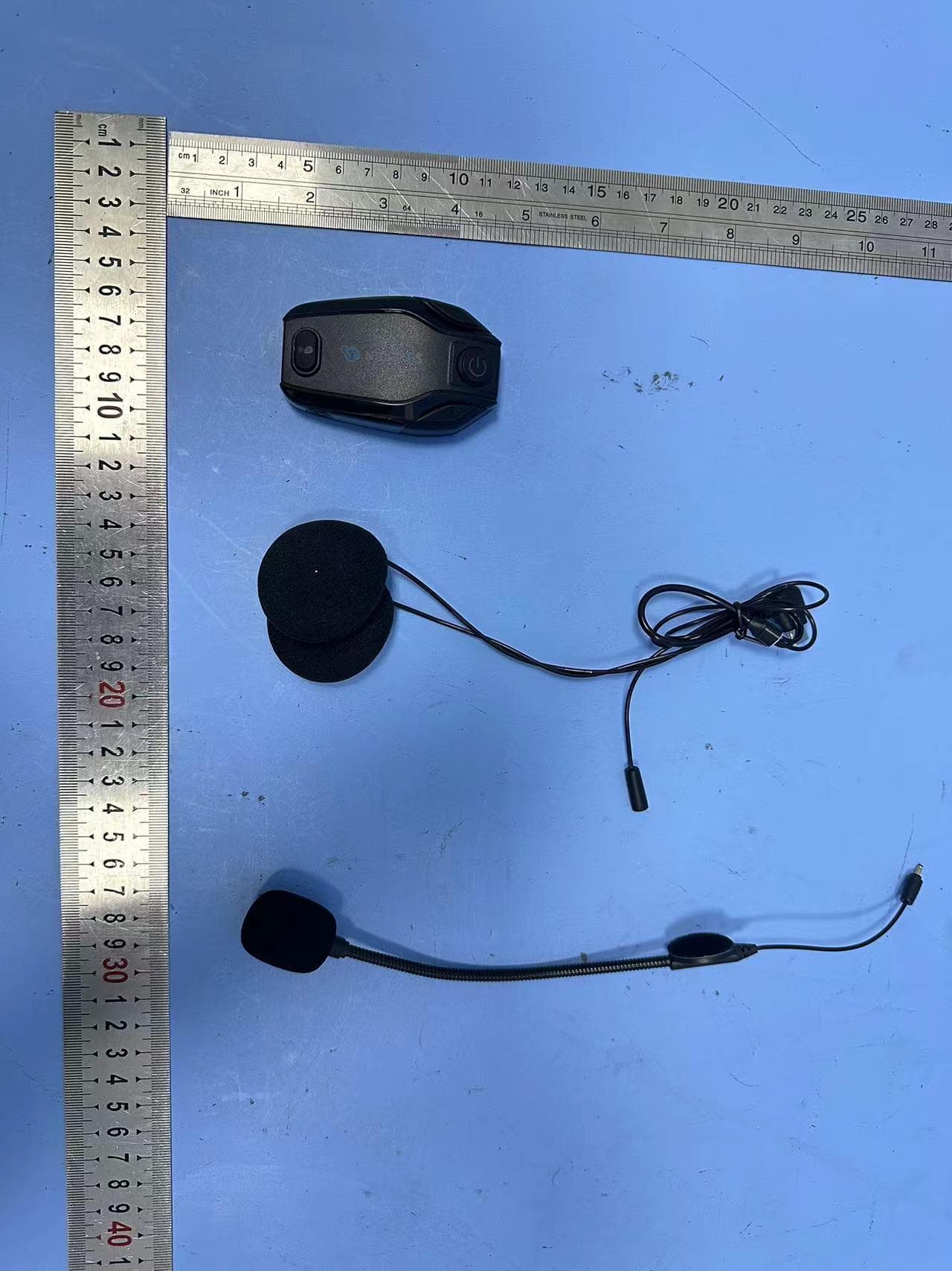 Bluetooth headset - FCC ID 2BHA4-T5 - TOGERTHER NICER LIMITED