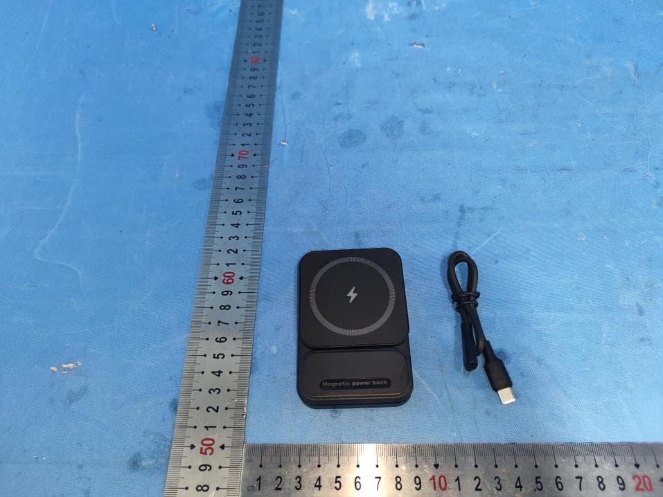 Magnetic power bank - FCC ID 2BHC8-GM-01 - Shenzhenshi Jiasibei Eelctronics Co.,Ltd (3)