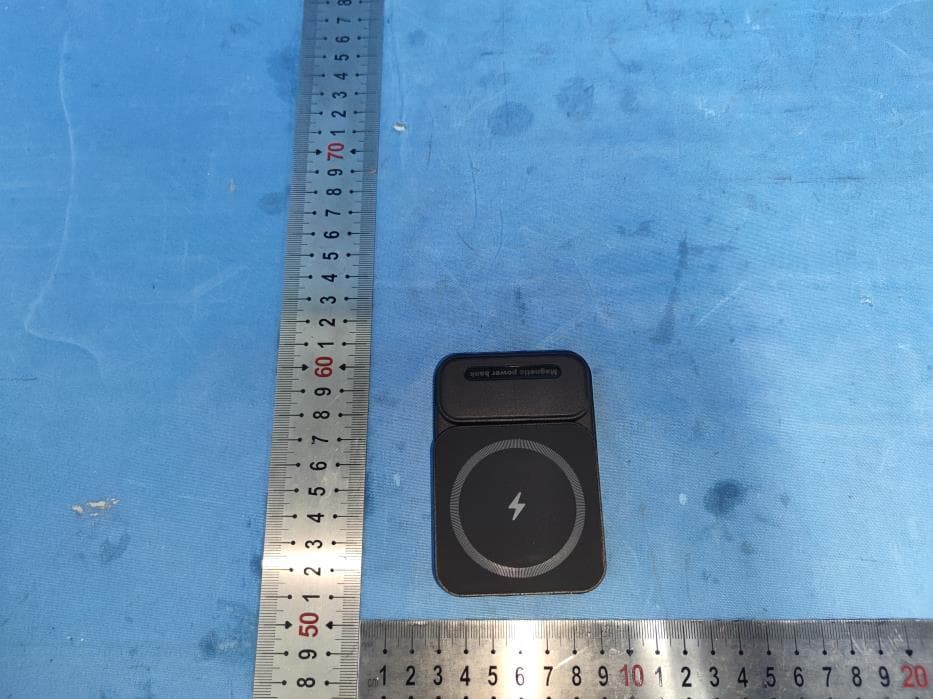 Magnetic power bank - FCC ID 2BHC8-GM-01 - Shenzhenshi Jiasibei Eelctronics Co.,Ltd (2)