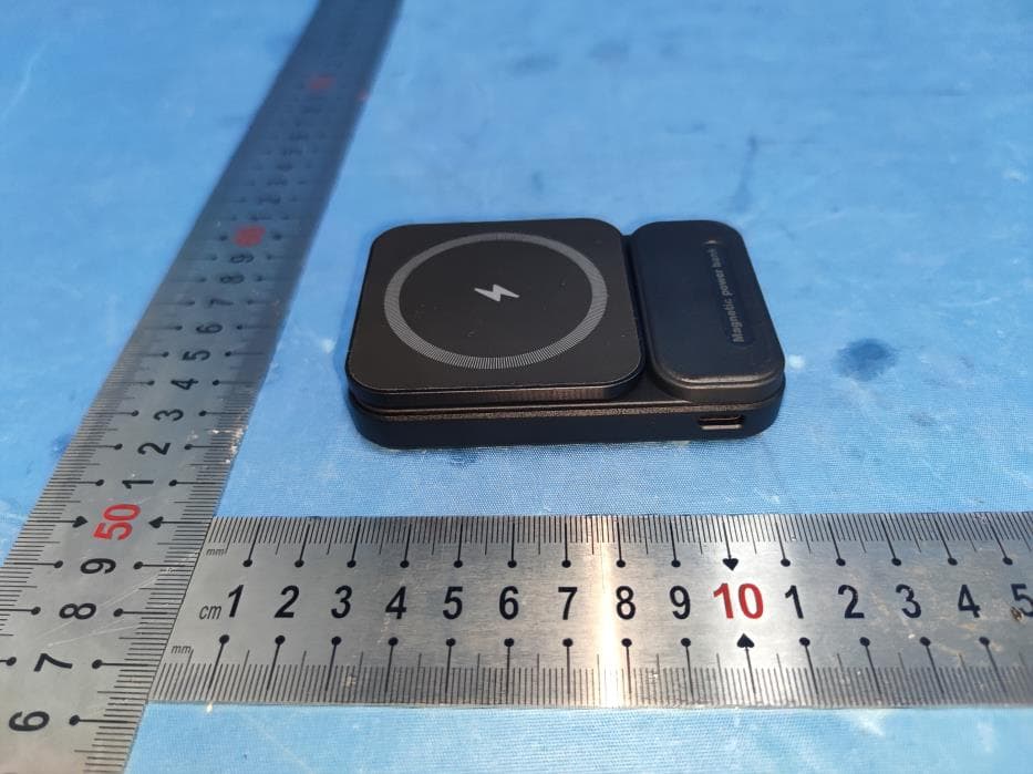 Magnetic power bank - FCC ID 2BHC8-GM-01 - Shenzhenshi Jiasibei Eelctronics Co.,Ltd (5)