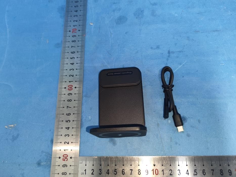 Magnetic power bank - FCC ID 2BHC8-GM-01 - Shenzhenshi Jiasibei Eelctronics Co.,Ltd (4)