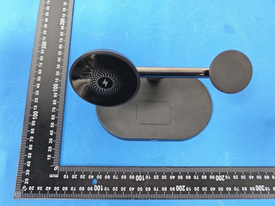 3-IN-1 WIRELESS CHARGING STAND - FCC ID 2BHCG-712818STAND - Shenzhen Hudson Technology Co., Ltd. (2)