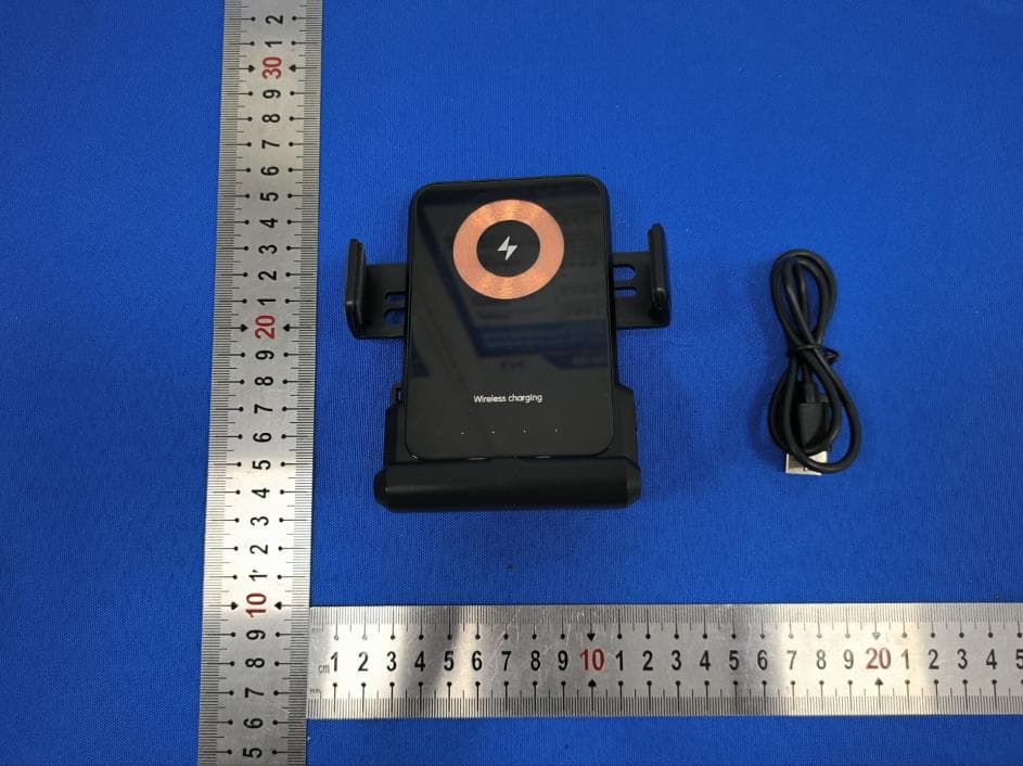 Mobile Phone Wireless Charging Bluetooth Camera Handle - FCC ID 2BHCS-YR-1 - Shenzhen Yuran Technology Co., Ltd. (2)