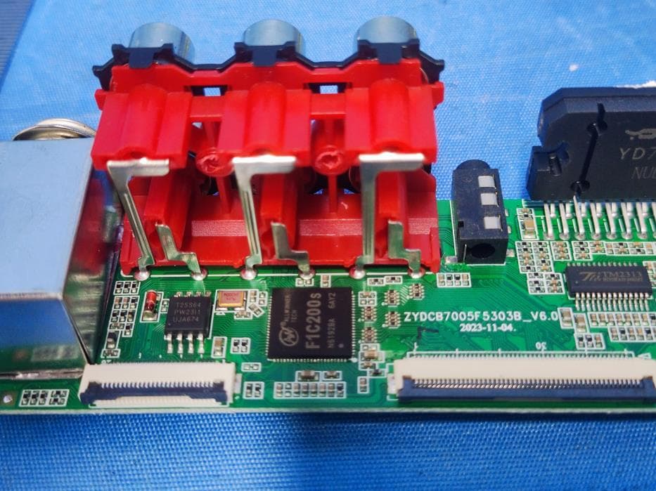 Car MP5 player - FCC ID 2BHH7-7010 - SHENZHEN ZDZT ELECTRONIC TECHNOLOGY CO L (2)