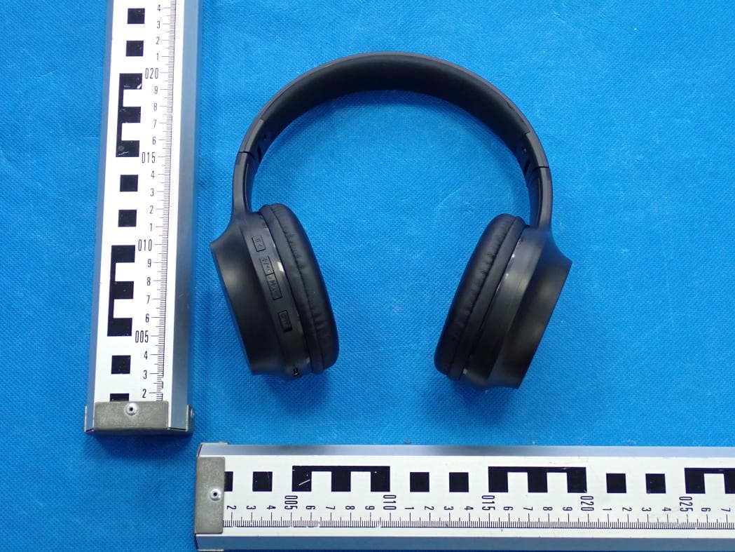 Bluetooth headset - FCC ID 2BHI2-ARSANCHP - Groove Group Shantou Yihao Industrial Co., Ltd. (2)