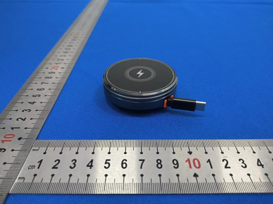 3-IN-1 Magnetic Wireless Charger - FCC ID 2BHJE-M1 - Shenzhen Maokai Innovation Technology Co., Ltd.