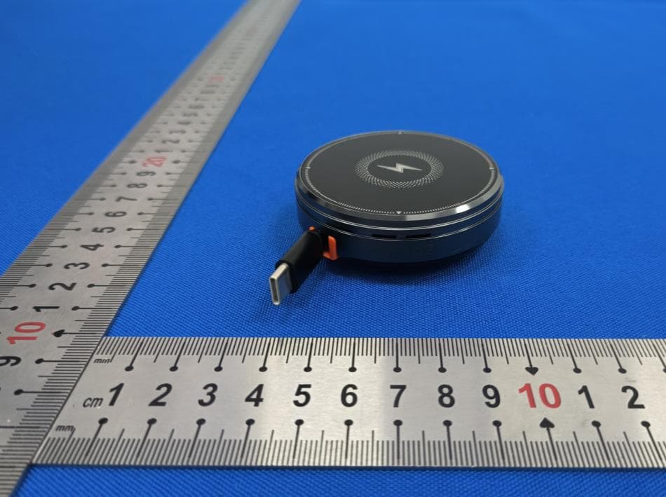 3-IN-1 Magnetic Wireless Charger - FCC ID 2BHJE-M1 - Shenzhen Maokai Innovation Technology Co., Ltd. (3)