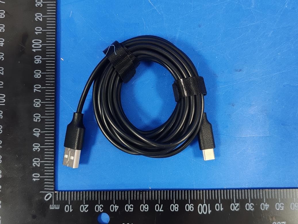 Wireless CarPlay adapter - FCC ID 2BHJP-55C - Dongguan Chenxin Zheng hardware plastic technology Co., LTD (2)