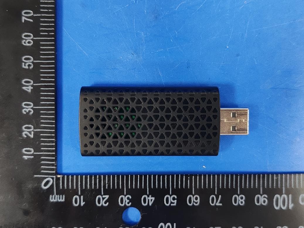 Wireless CarPlay adapter - FCC ID 2BHJP-55C - Dongguan Chenxin Zheng hardware plastic technology Co., LTD (3)