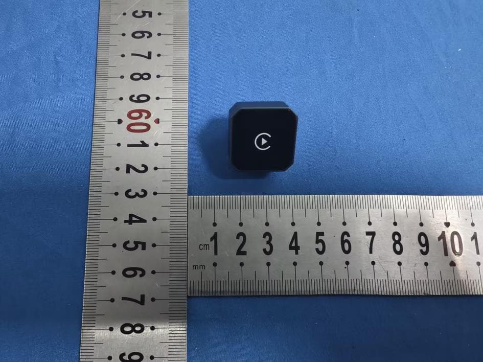 Carplay wireless adapter - FCC ID 2BHJP-CXZ536B - Dongguan Chenxin Zheng hardware plastic technology Co., LTD