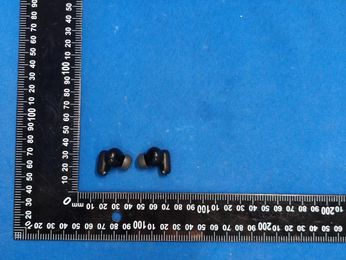 MINISO Wireless Earbud - FCC ID 2BHJR-MS132 - Shenzhen xiaoxiang supply chain technology co., ltd