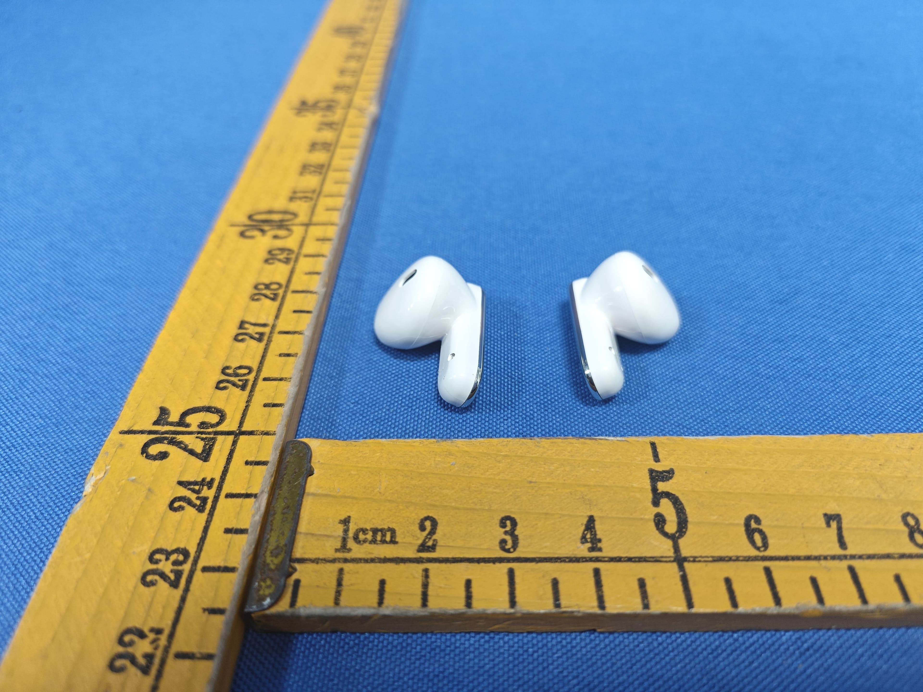 HTC Wireless Earphones - FCC ID 2BHJR-NE48 - Shenzhen xiaoxiang supply chain technology co., ltd
